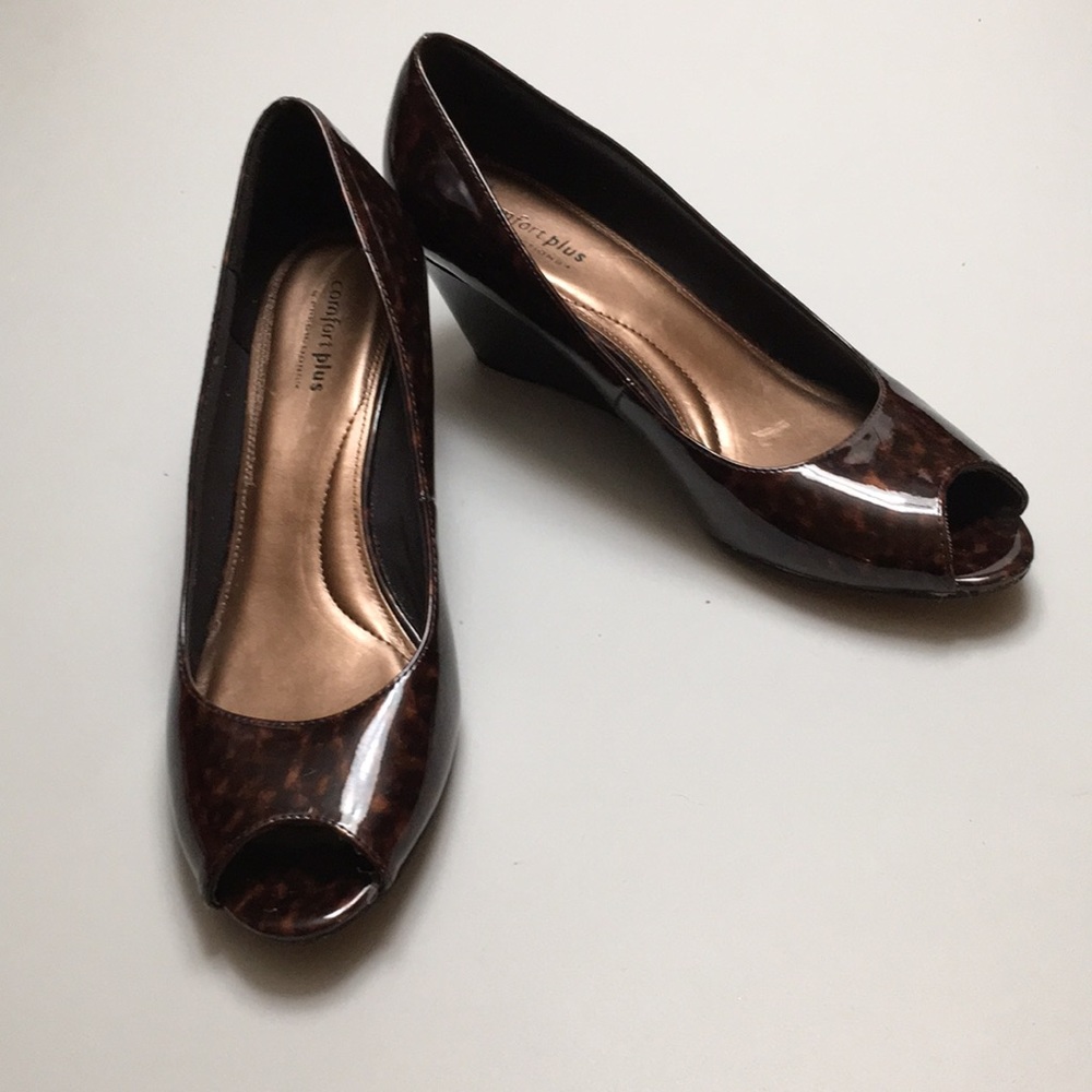 Comfort Plus Patent Tortoise 3” Wedges  Size 9.5